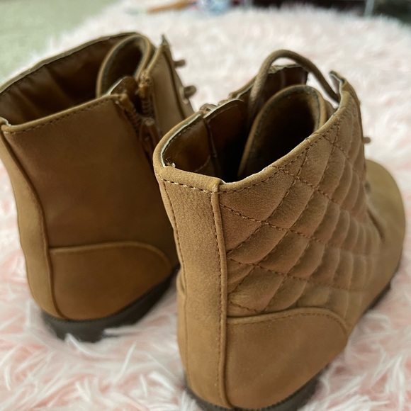 Children’s Place, Girls Brown Quilted Boots | Size 11 - Picture 7 of 8